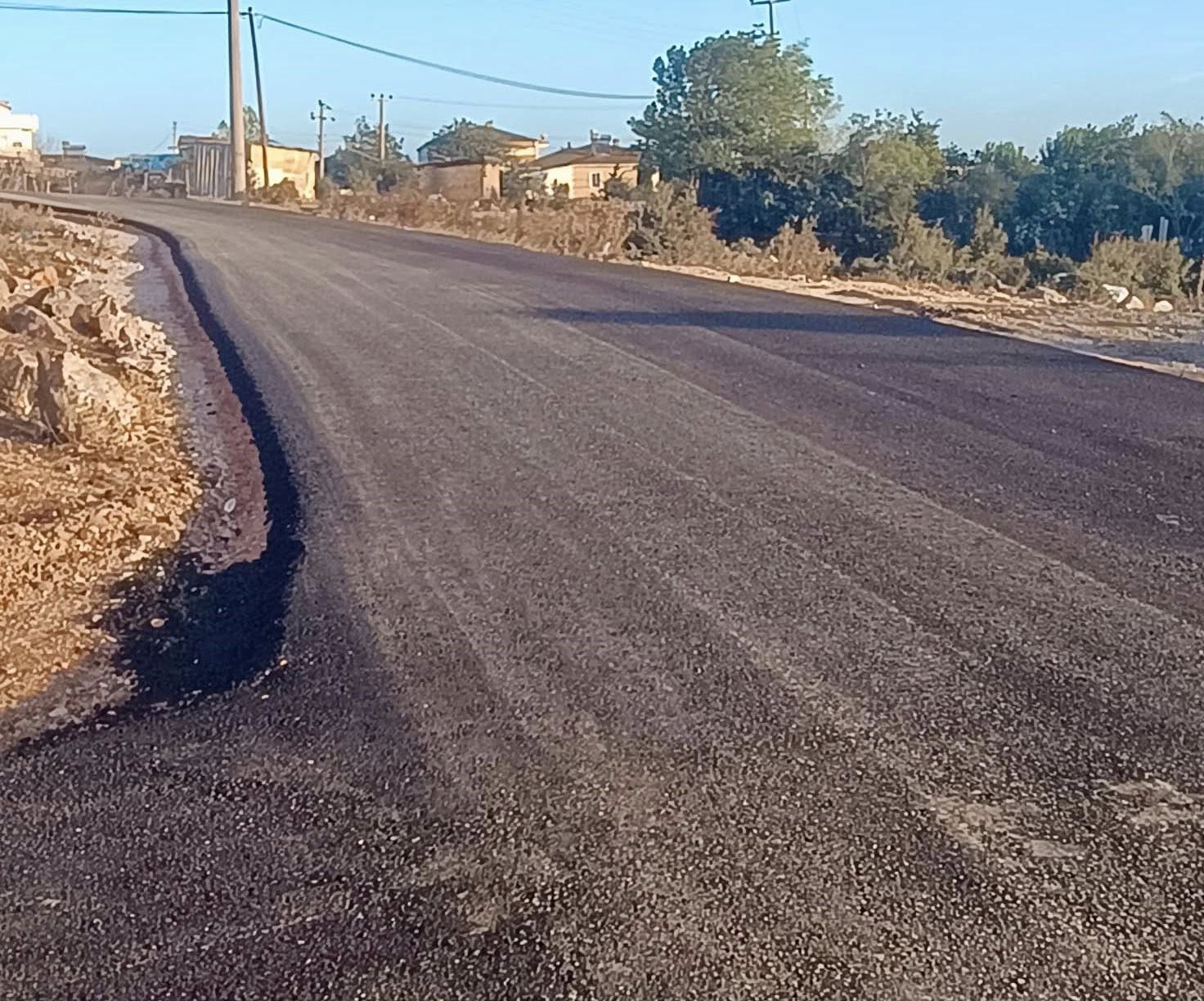 Körfez’de iki mahallede sıcak asfalt serimi tamamlandı
