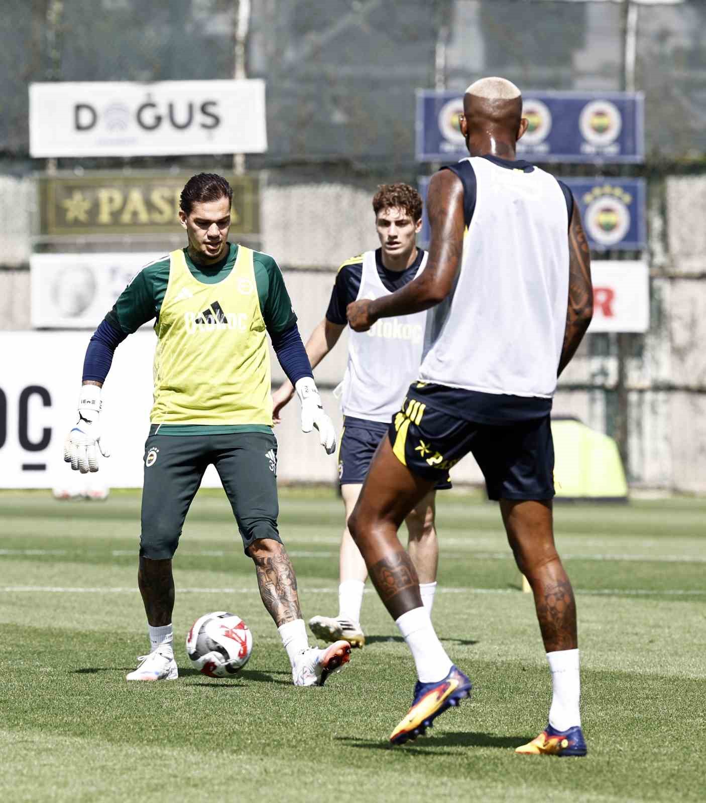 Fenerbahçe, Trabzonspor maçının hazırlıklarını sürdürdü