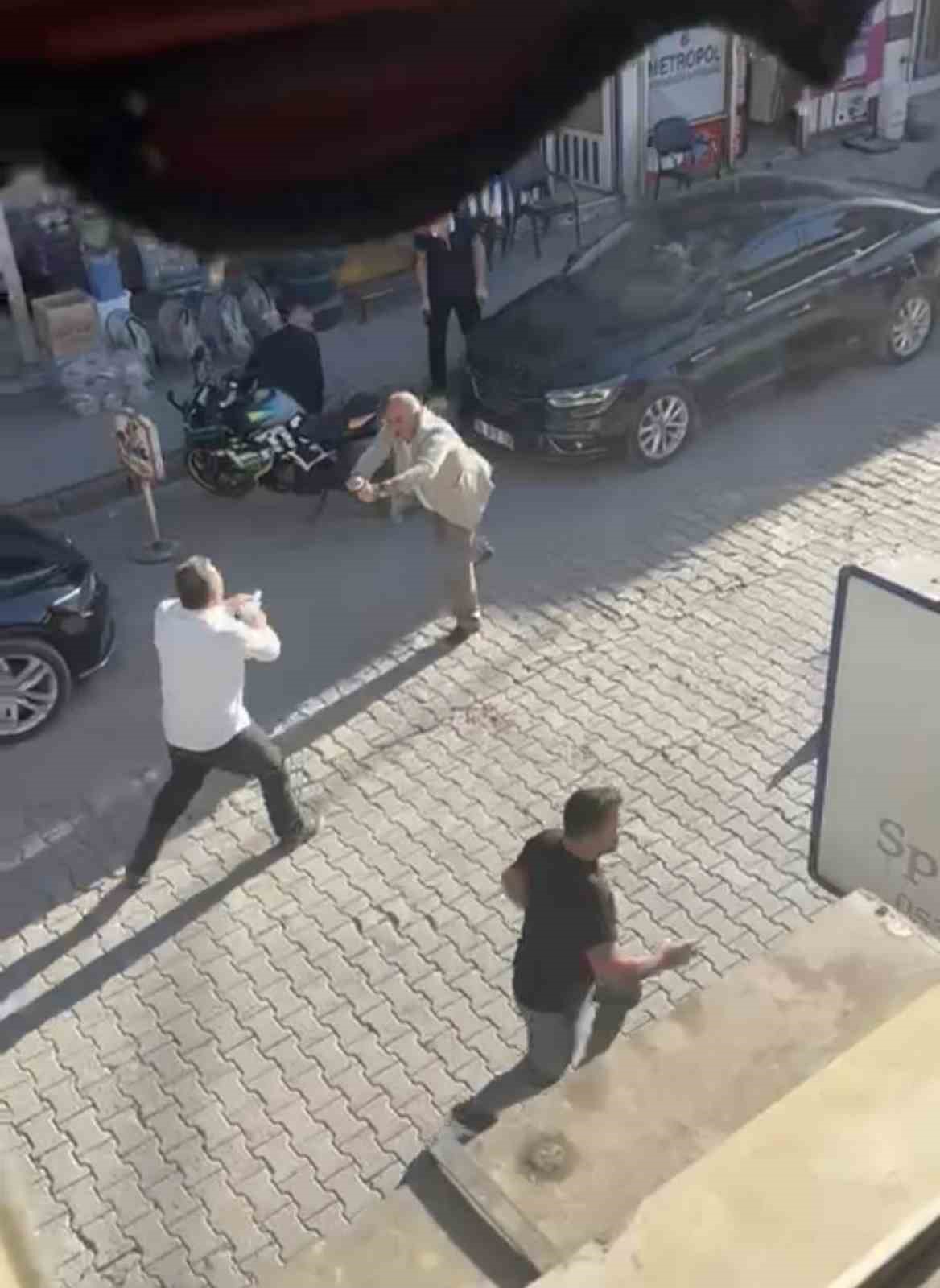 Muş&rsquo;ta 2 kişinin &ouml;ld&uuml;ğ&uuml; silahlı kavganın g&ouml;r&uuml;nt&uuml;leri ortaya &ccedil;ıktı
