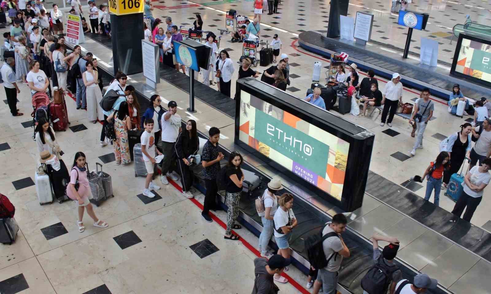 Antalya’ya 8 ayda 11,7 milyon ziyaretçi
