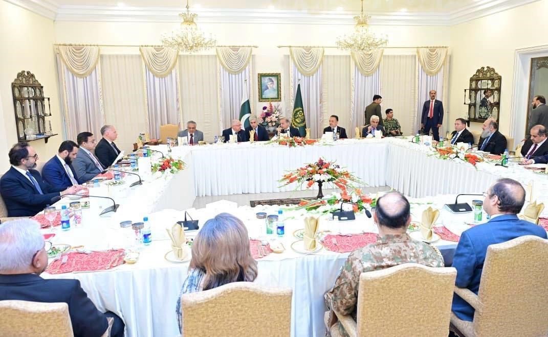 Milli Savunma Bakanı G&uuml;ler, Pakistan Başbakanı Şerif ile g&ouml;r&uuml;şt&uuml;
