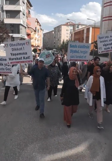 Bayburt’ta Halk Sağlığı Haftası kapsamında yürüyüş düzenlendi
