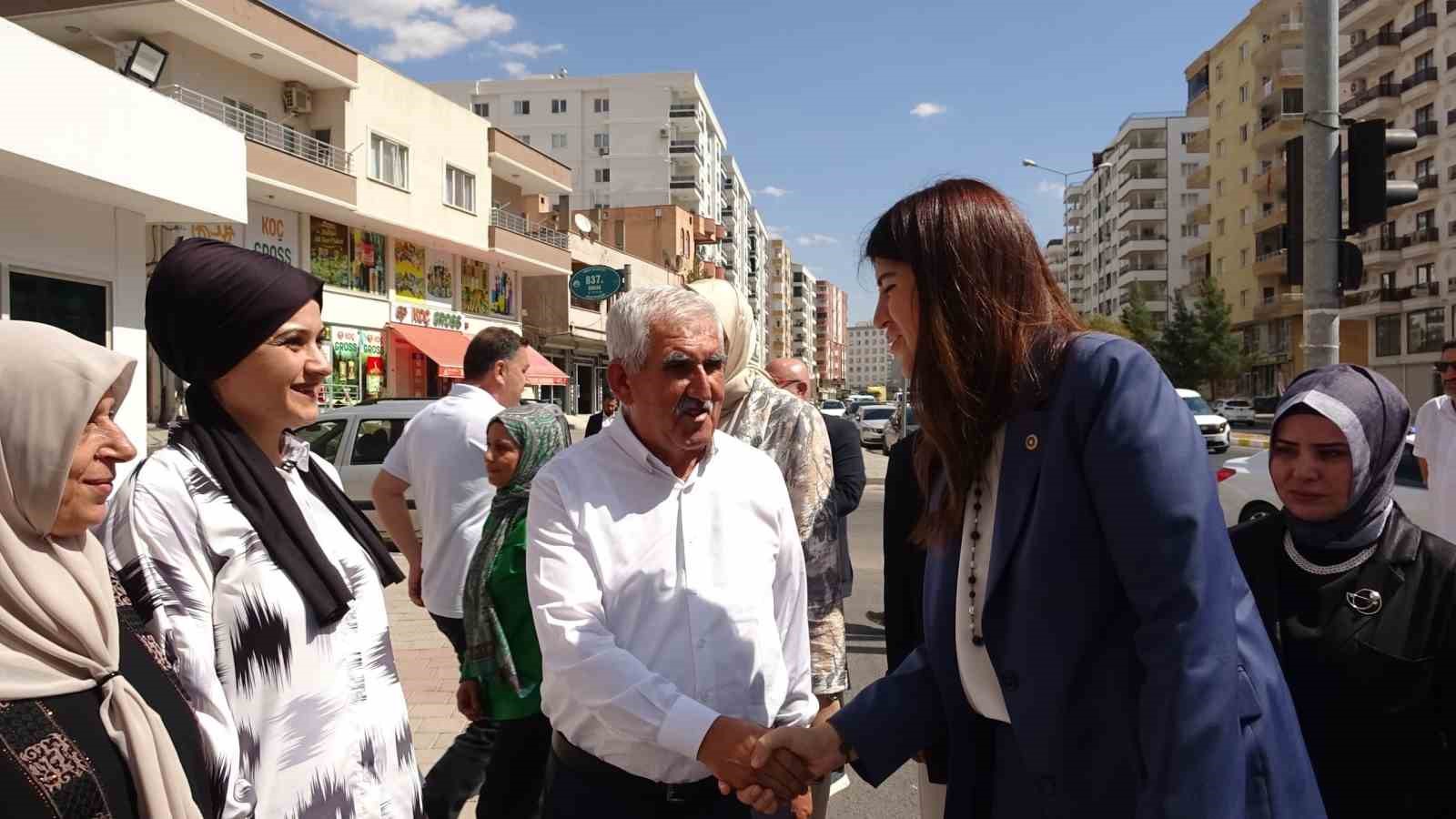 AK Parti İstanbul Milletvekili Ayaydın Midyat&rsquo;ta temaslarda bulundu
