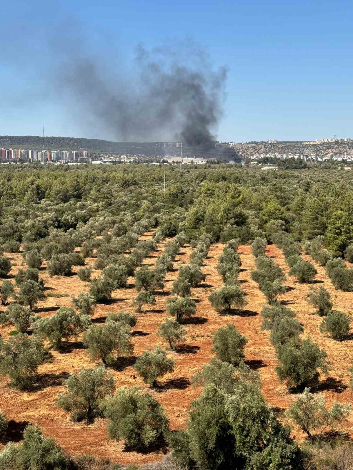 Antalya’da hurdacıda çıkan yangın söndürüldü