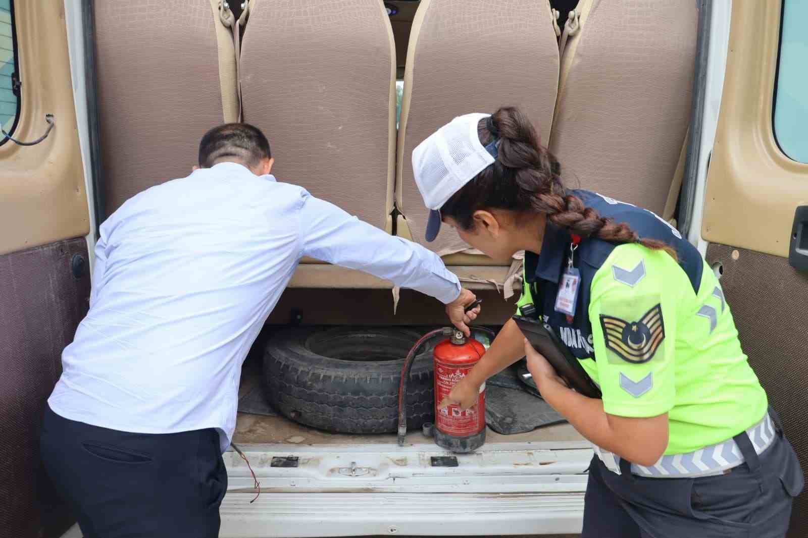 Trafik jandarması okul servisi denetimine başladı
