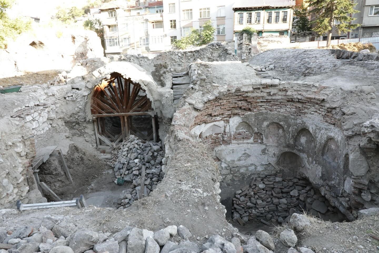 Kütahya Yakup Çelebi Külliyesi’nde kazı çalışmaları devam ediyor
