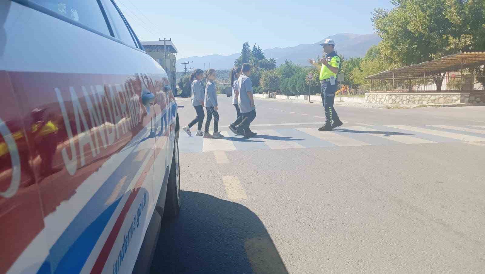 Karacasu&rsquo;da &ouml;ğrencilere trafik bilinci eğitimi
