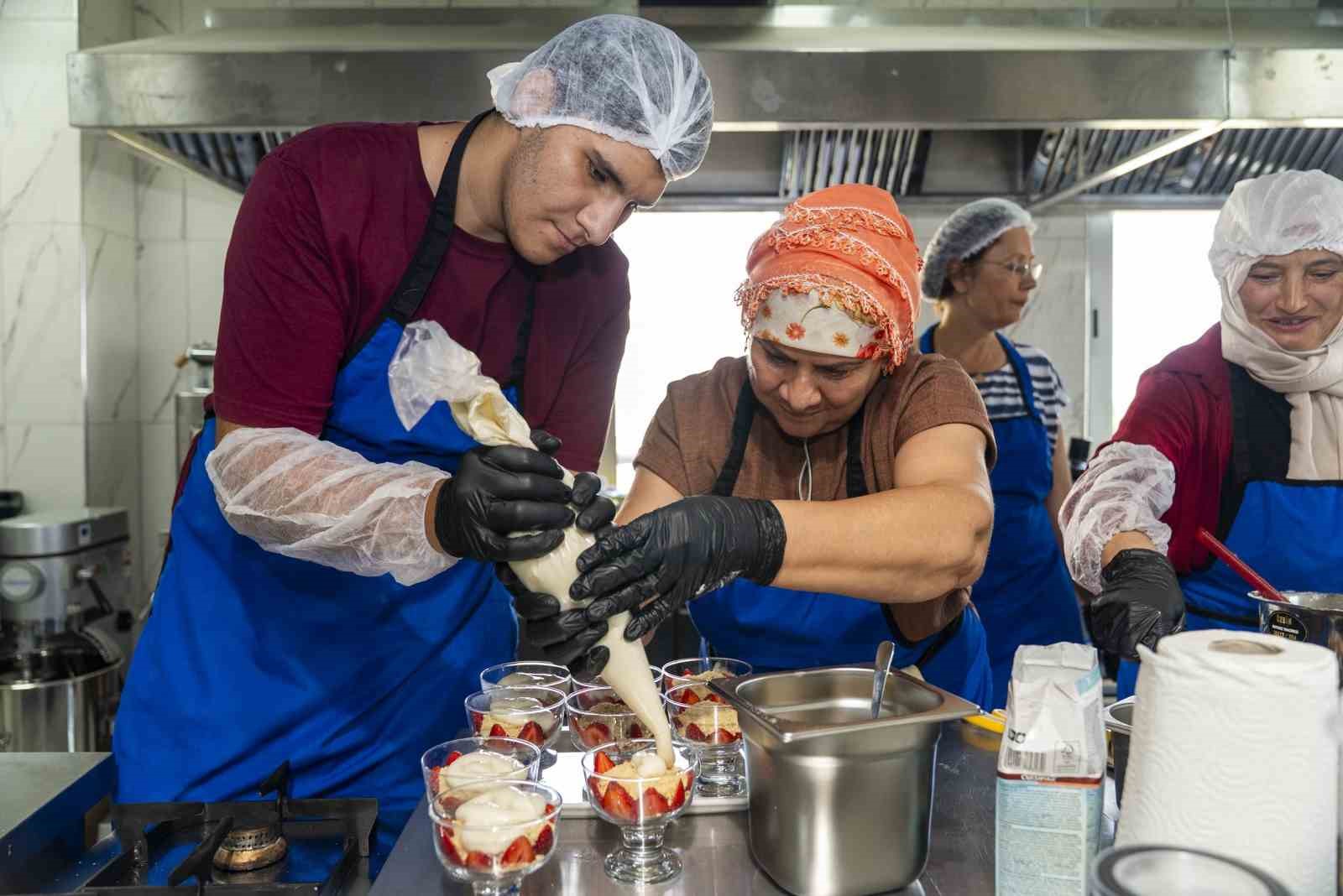 MERCEK&rsquo;te pastacılık kursu
