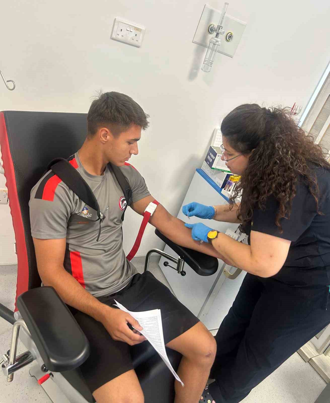 Kuzey Kıbrıs’ta sezon öncesinde futbolcular sağlık kontrolünde
