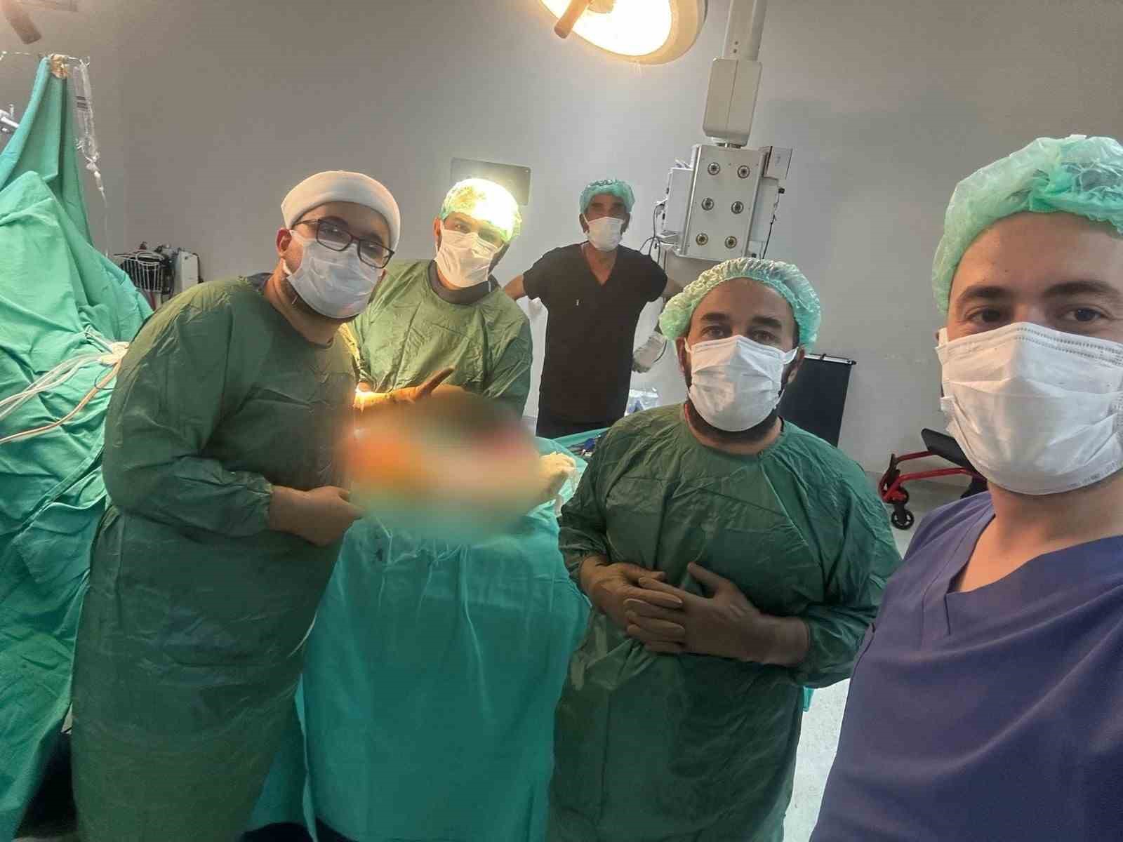 Bingöl’de iki aşamalı diz protezi revizyon ameliyatı gerçekleştirildi