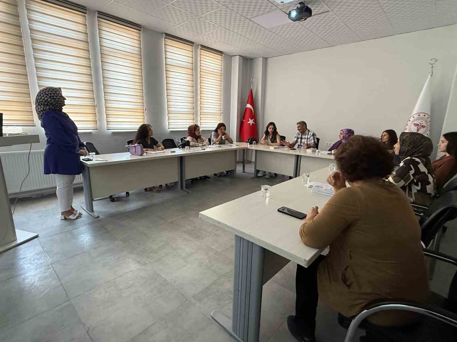 Siirt İl Sağlık Müdürlüğünden aile kurumunu güçlendirecek eğitim
