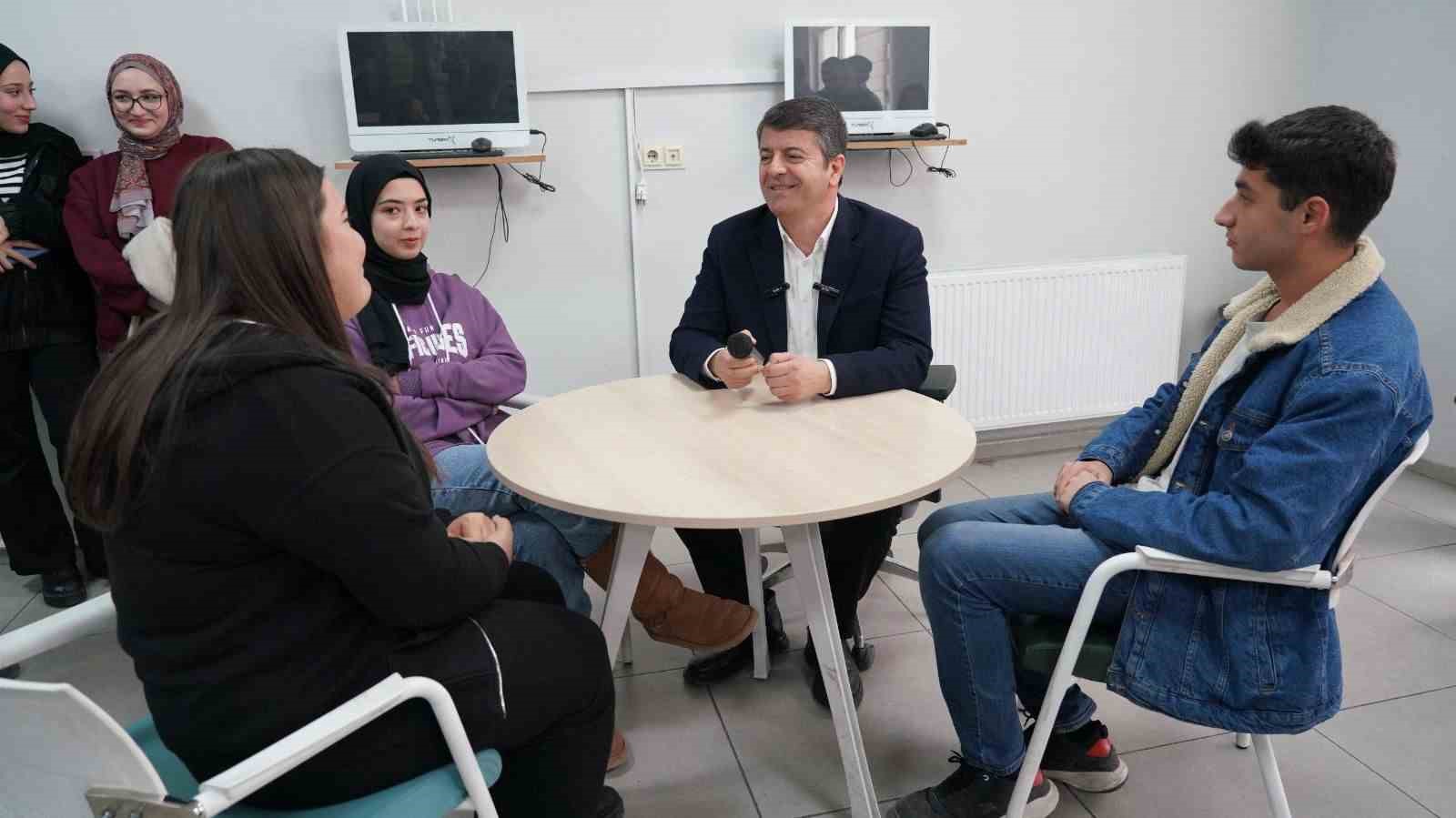 Belediyeden &uuml;niversiteyi kazanan &ouml;ğrencilere eğitim desteği
