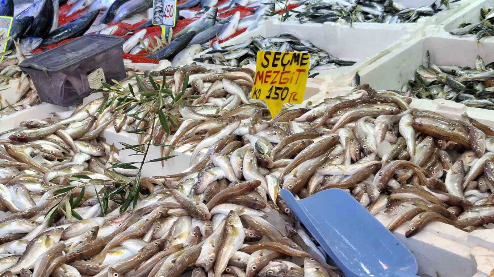 Havalar serinledi, balık tezgahları hareketlendi
