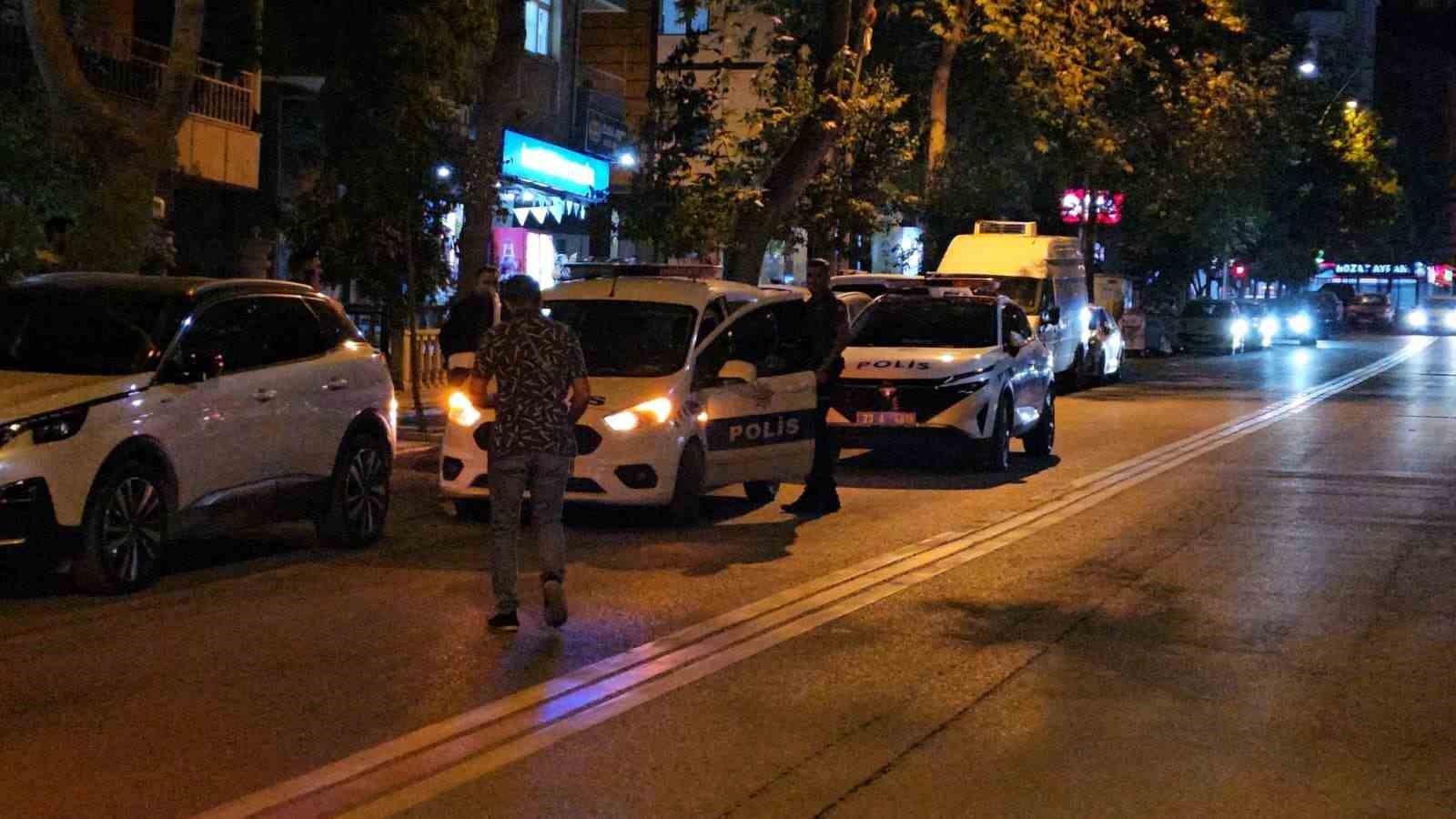 Elazığ&rsquo;da yarım saat arayla aynı caddede ikinci bı&ccedil;aklı kavga: 1 yaralı
