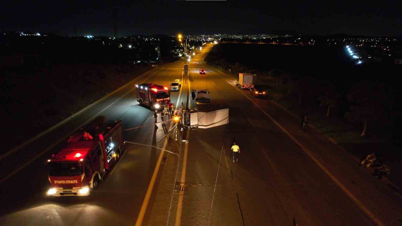 Tuzla&rsquo;da pazardan d&ouml;nen &ccedil;ift kaza yaptı: 2 yaralı
