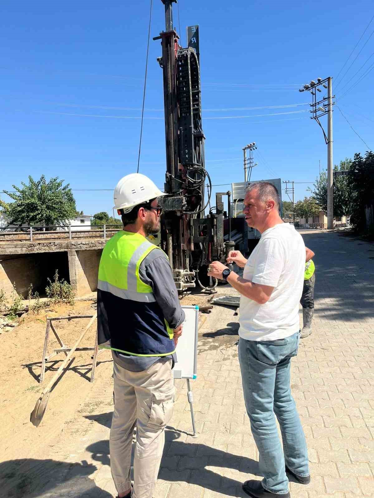 Taşkın riski oluşturan köprüde çalışmalar başladı
