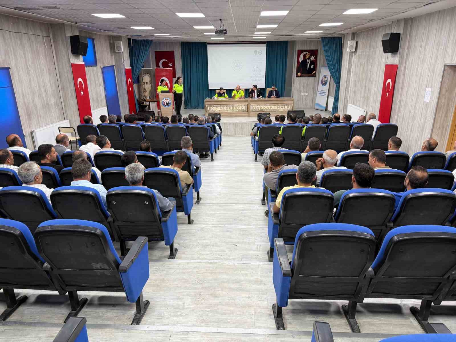 Hakk&acirc;ri&rsquo;de &lsquo;&Ouml;ncelik &Ccedil;ocuk G&uuml;venliği&rsquo; toplantısı
