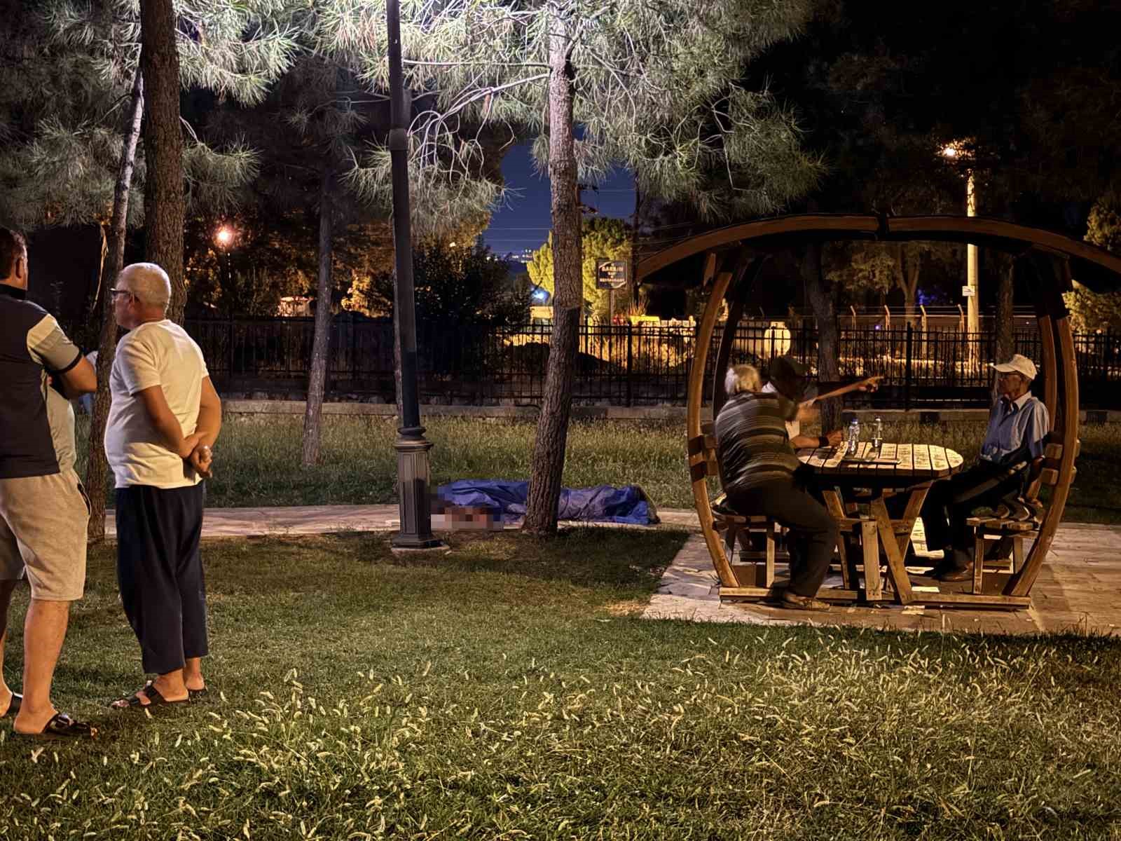 Eve giderken dengesini kaybedip düşen yaşlı adam hayatını kaybetti