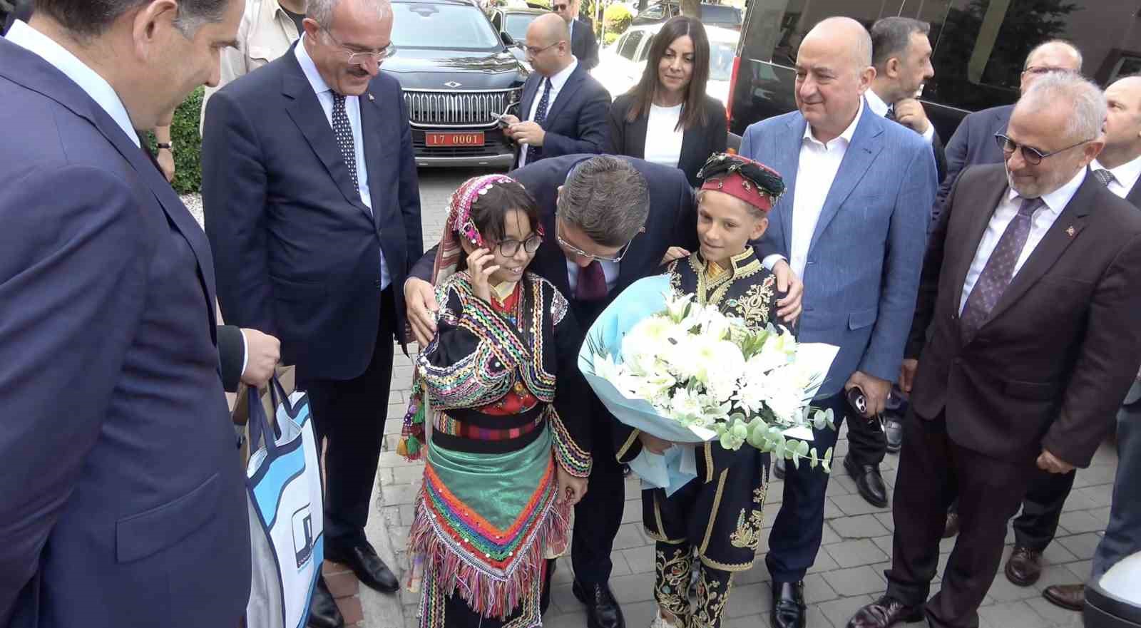 Adalet Bakanı Tunç, Çanakkale’de esnafın taleplerini dinledi