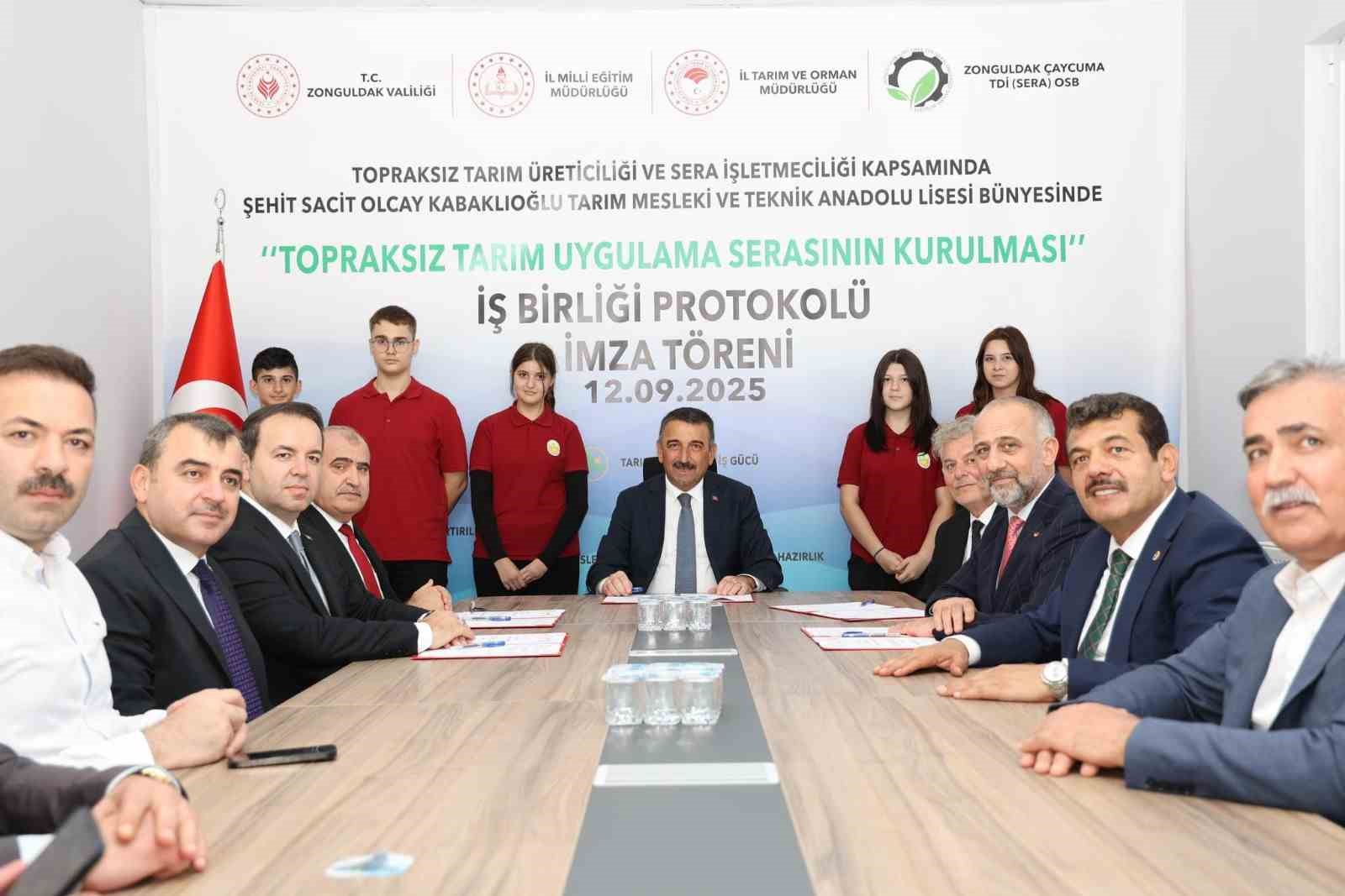 Zonguldak’ta Sera OSB’de ilk domates hasatı gerçekleştirildi