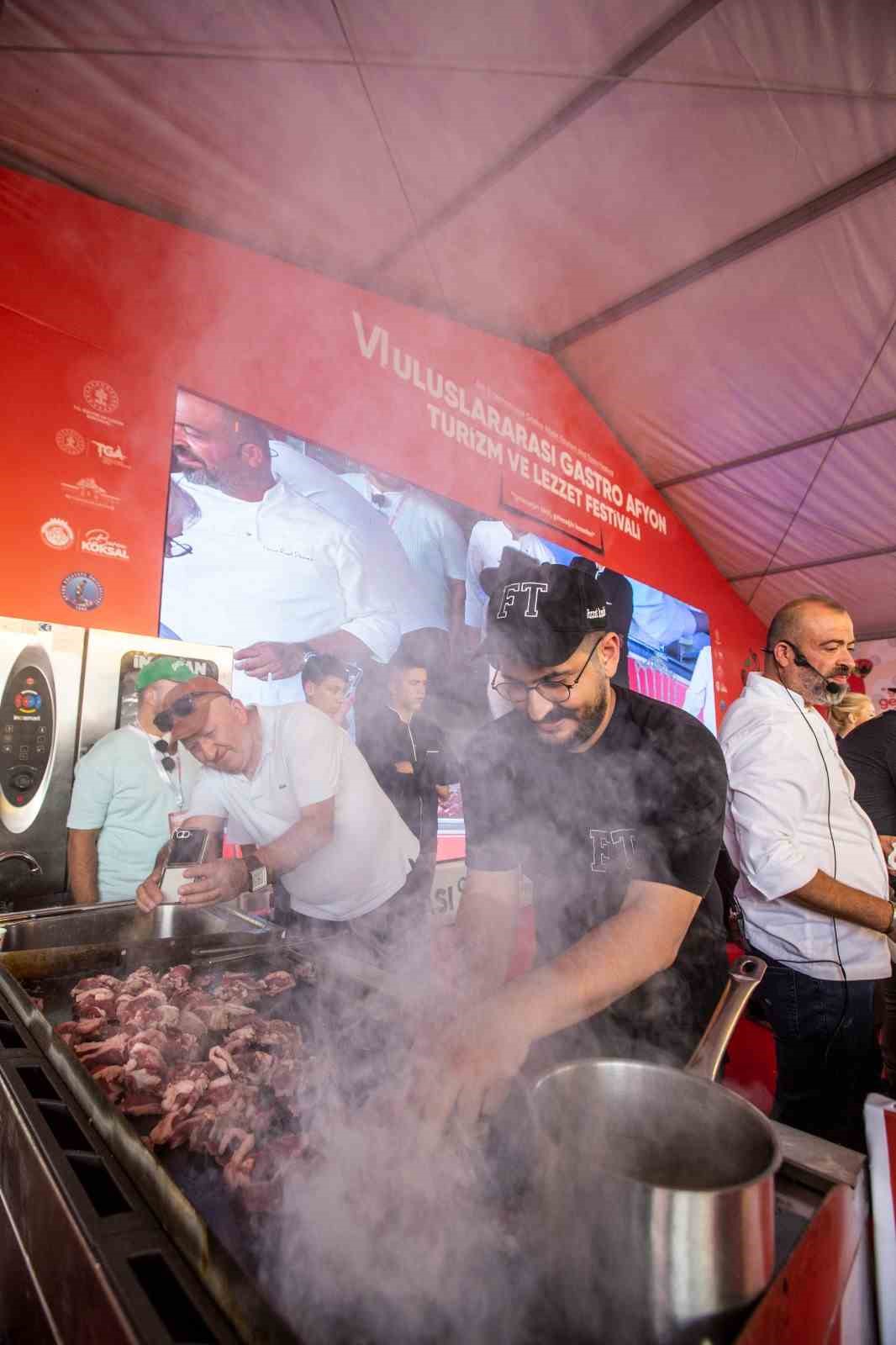 Dünyanın en büyük sucuklu yumurtası rekor denemesi yapılacak