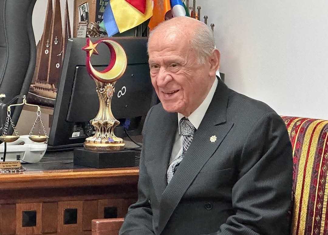 MHP Lideri Bah&ccedil;eli, Taş Medreseli &uuml;lk&uuml;c&uuml;leri ziyaret etti
