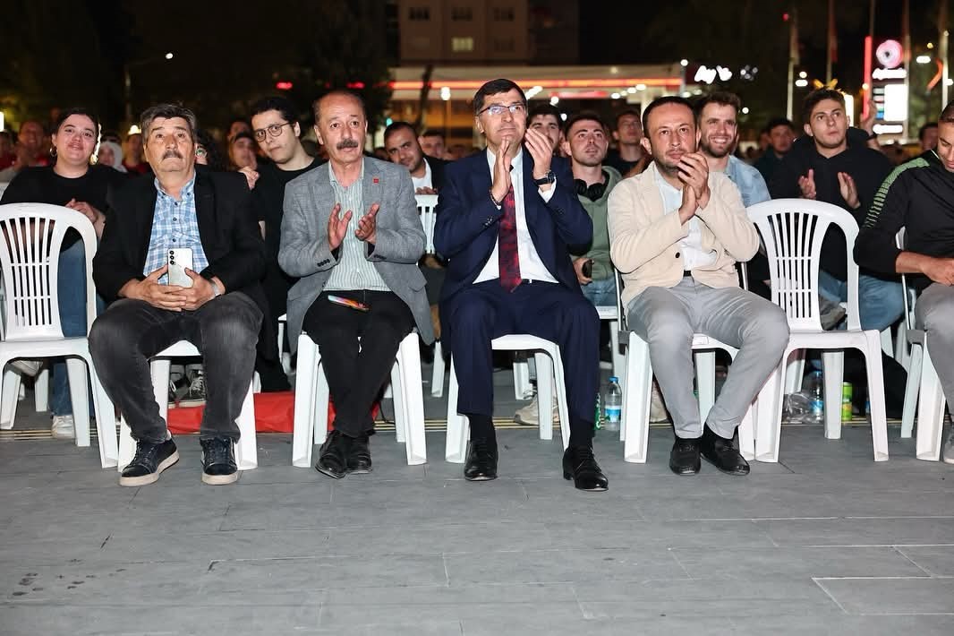 Kütahya’da yarı final heyecanı dev ekranda yaşandı
