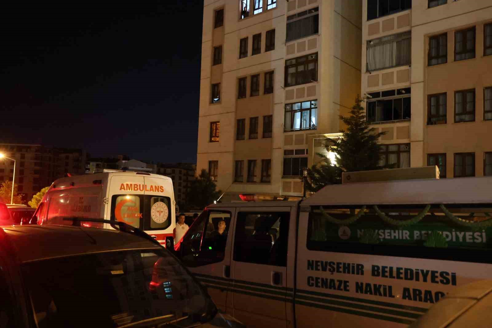 &Uuml;niversiteli gen&ccedil; evinde &ouml;l&uuml; bulundu
