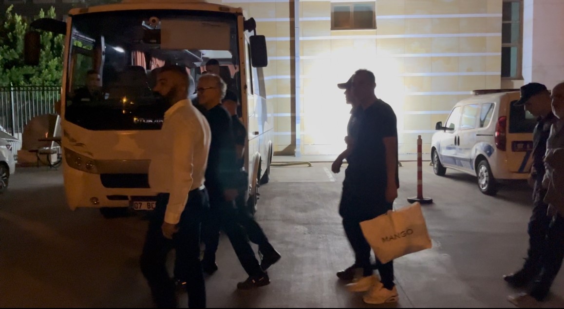 Antalya&rsquo;daki r&uuml;şvet soruşturmasında 5 tutuklama, 9 adli kontrol kararı
