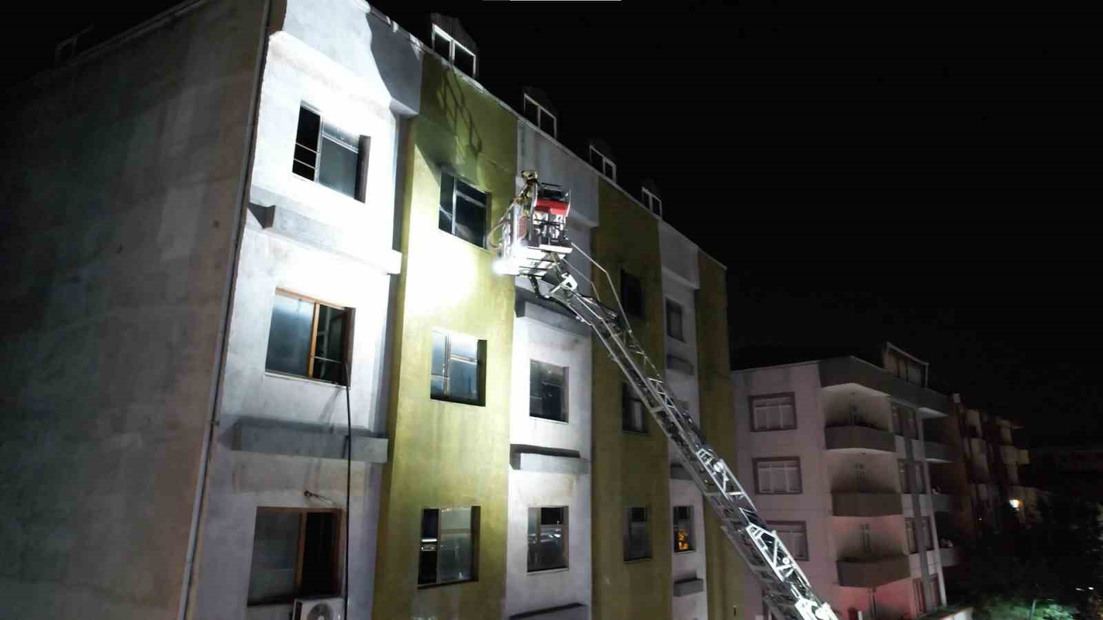 Tekstil at&ouml;lyesinde yangın paniği
