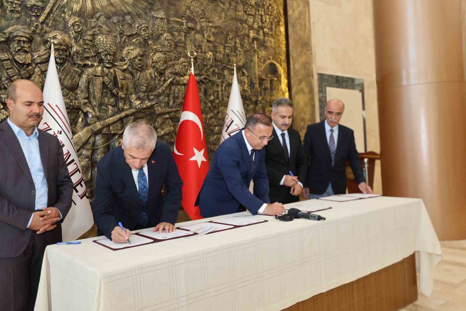 Şahinbey Belediyesi&rsquo;nden &ccedil;ift&ccedil;ilere tohumu ve g&uuml;bre desteği
