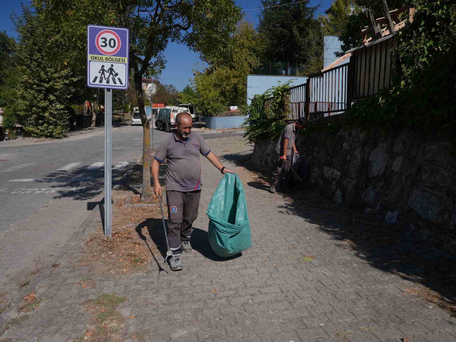 Düzce Belediyesi’nin ‘Temiz Şehir Düzce’ kampanyası hız kesmeden devam ediyor
