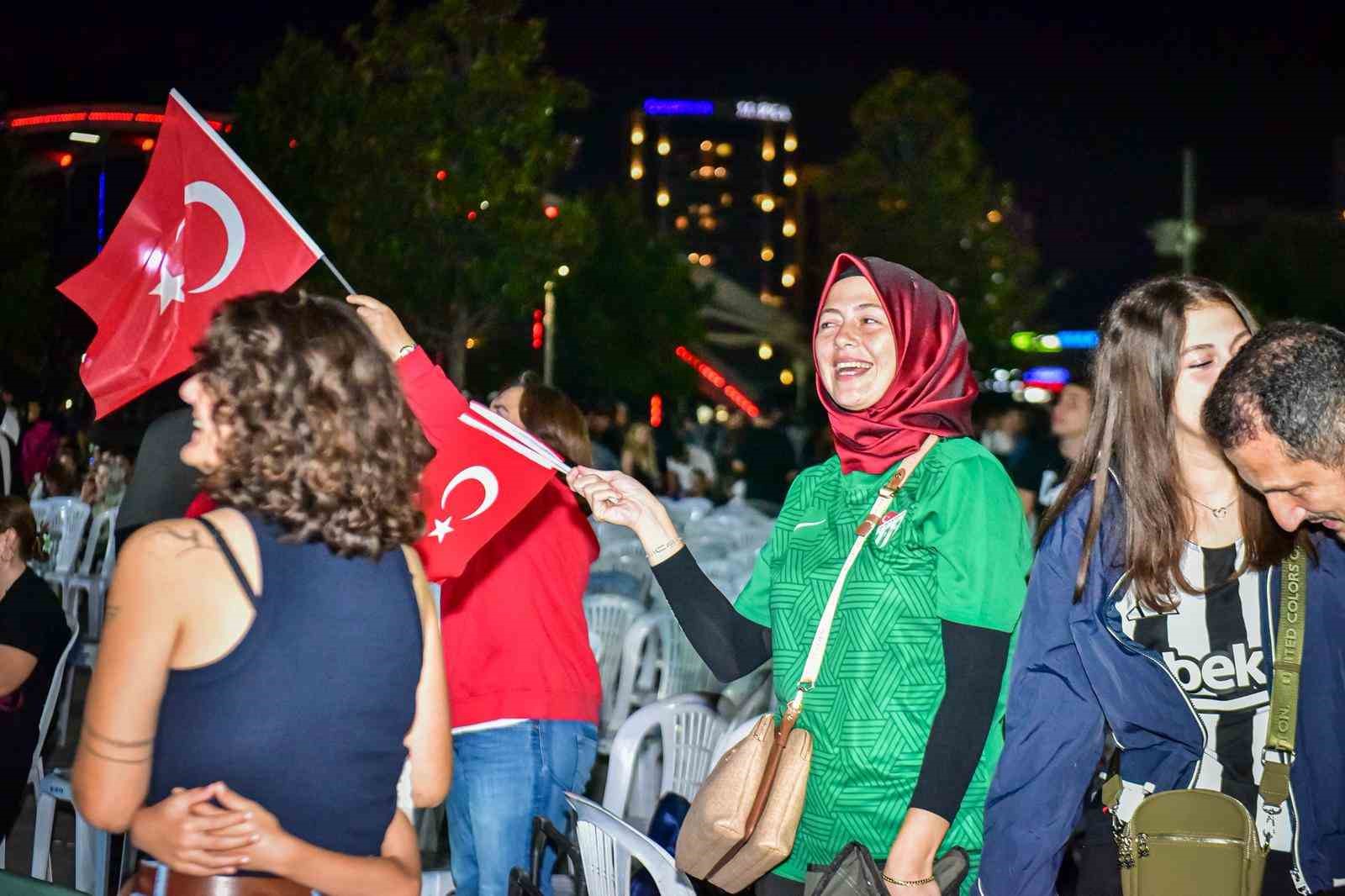 Bursa’da kalpler 12 Dev Adam için attı