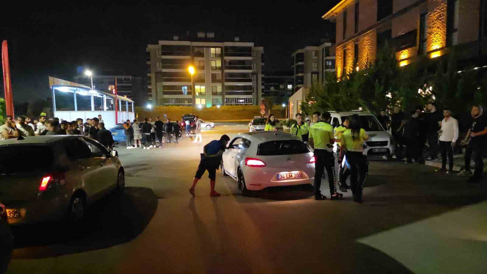 Dur ihtarına uymadı, aracı bırakıp başka ara&ccedil;la ka&ccedil;tı
