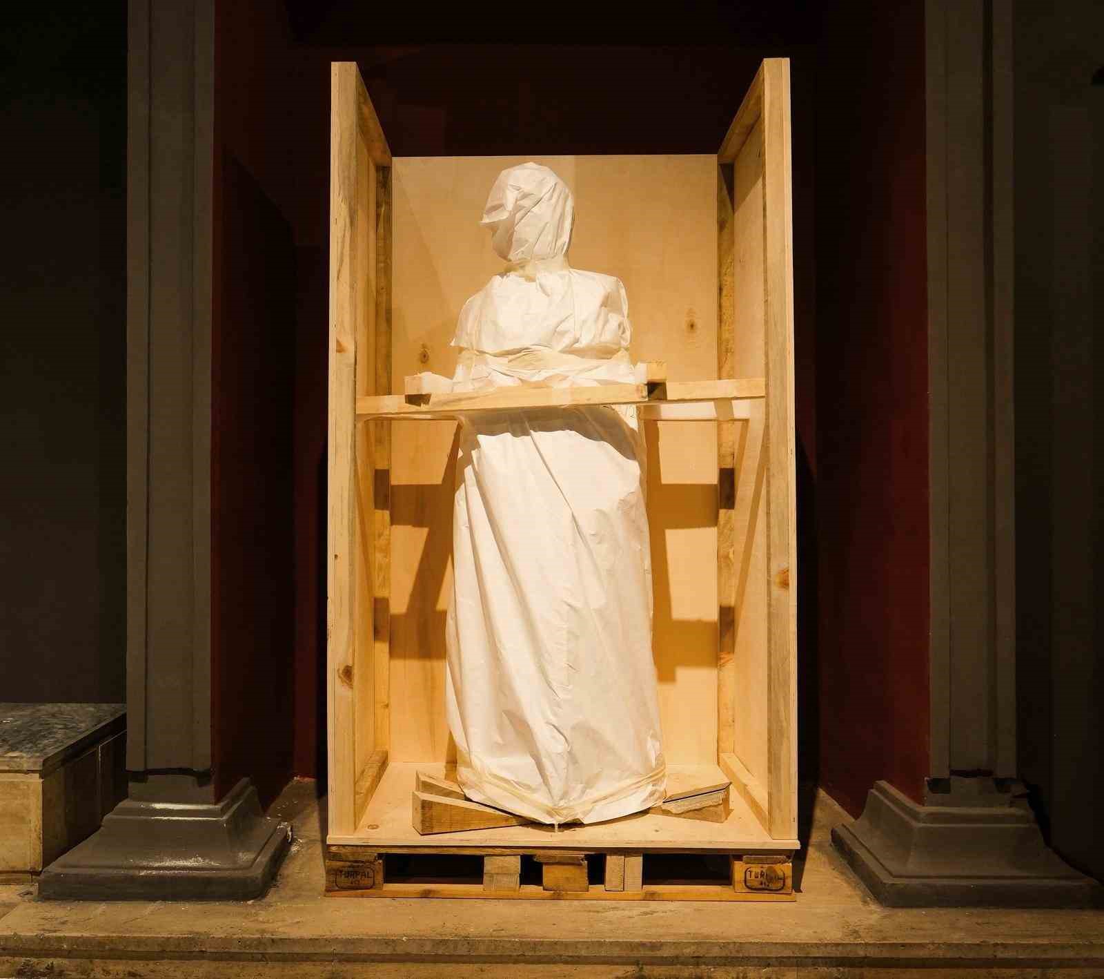 Bakan Ersoy: "Antalya Arkeoloji Müzesi’ndeki 100 bine yakın eseri, uzman ekiplerimizce güvenle taşıdık"