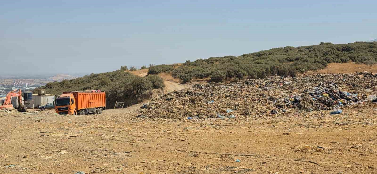 Karateke’de jandarmaya rağmen çöp dökümleri devam ediyor