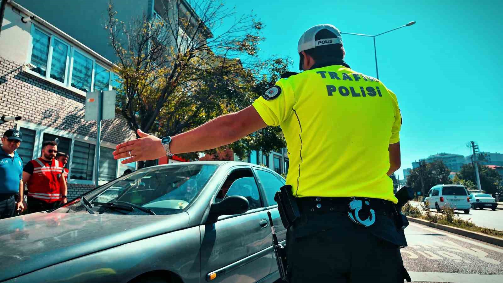 Tekirdağ&rsquo;da huzur uygulamasında 10 kişi yakalandı
