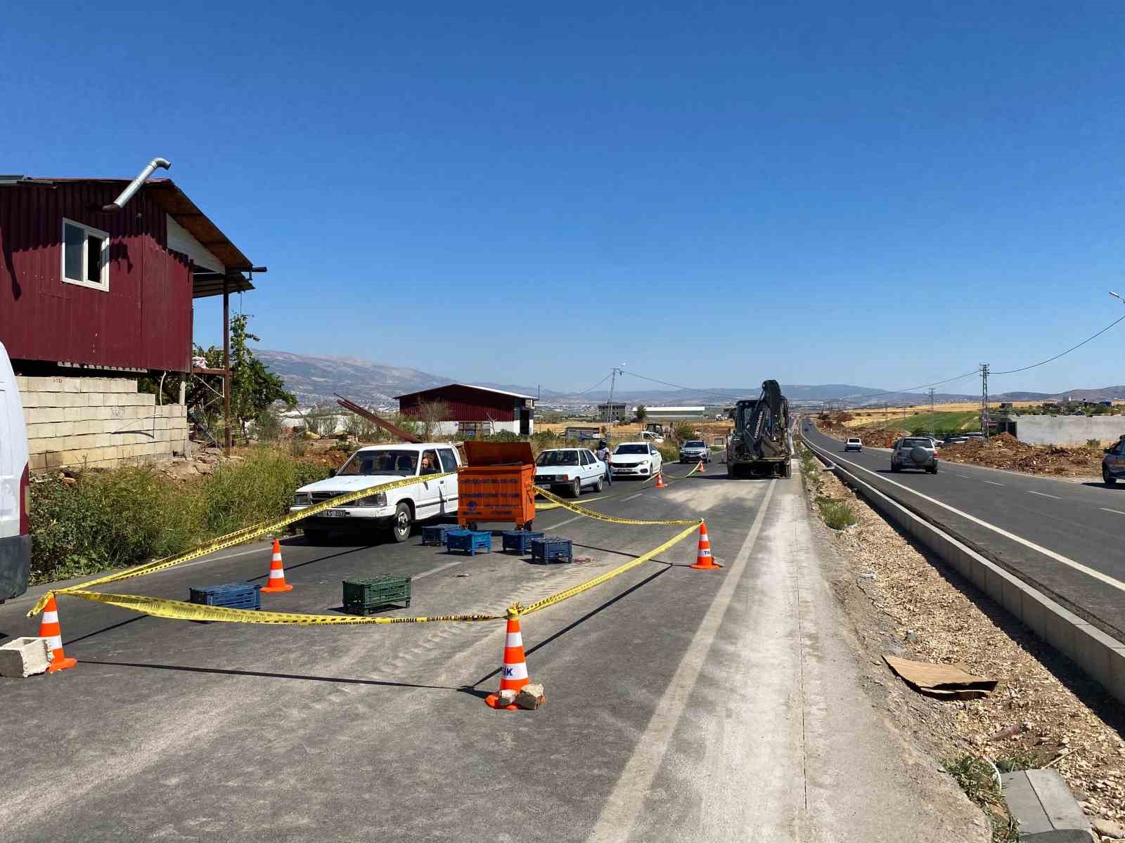 İş makinesi kardeşlere çarptı: 2 yaşındaki Hatice öldü, abisi ağır yaralandı