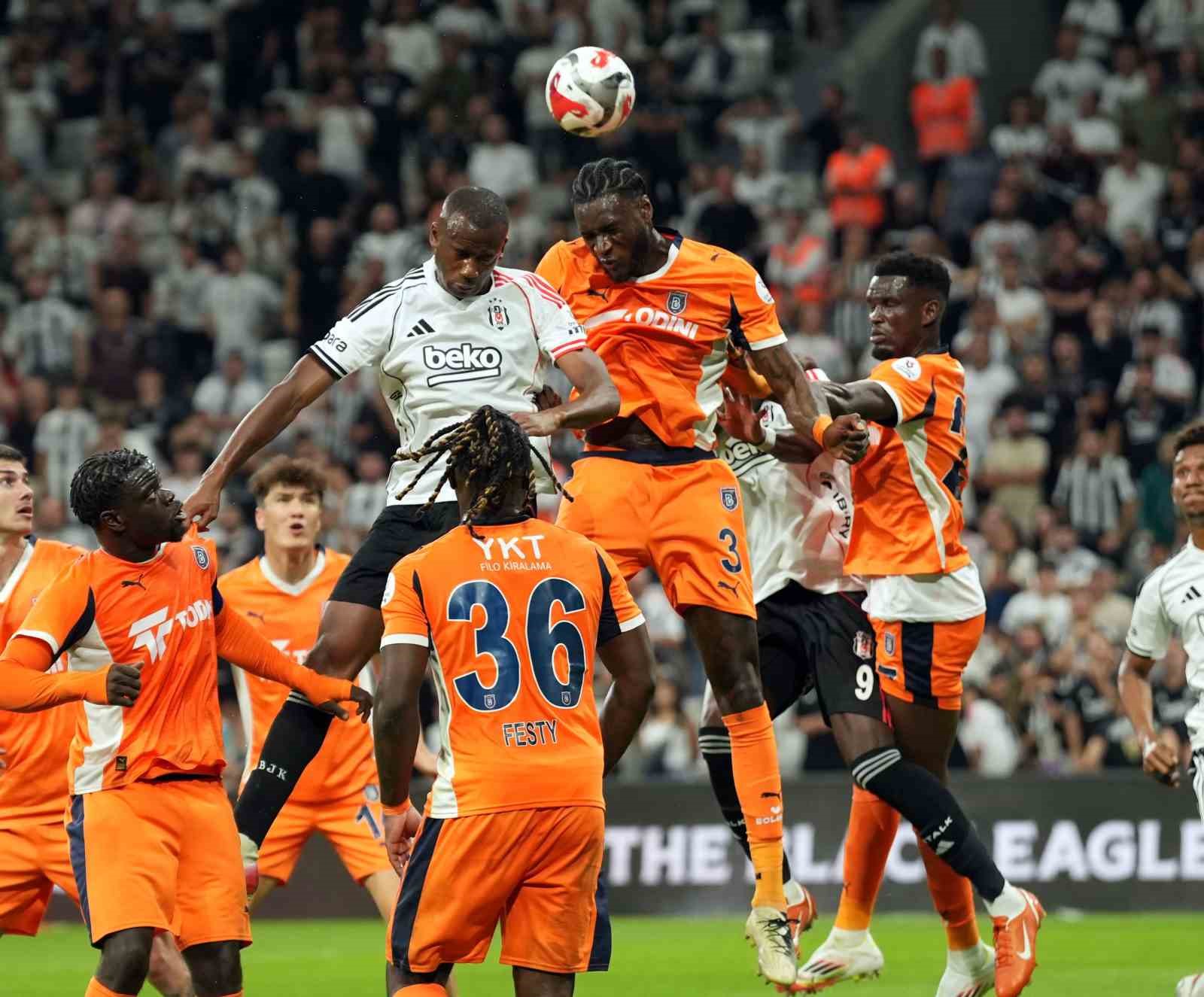 Trendyol Süper Lig: Beşiktaş: 0 - Rams Başakşehir: 0 (İlk yarı)