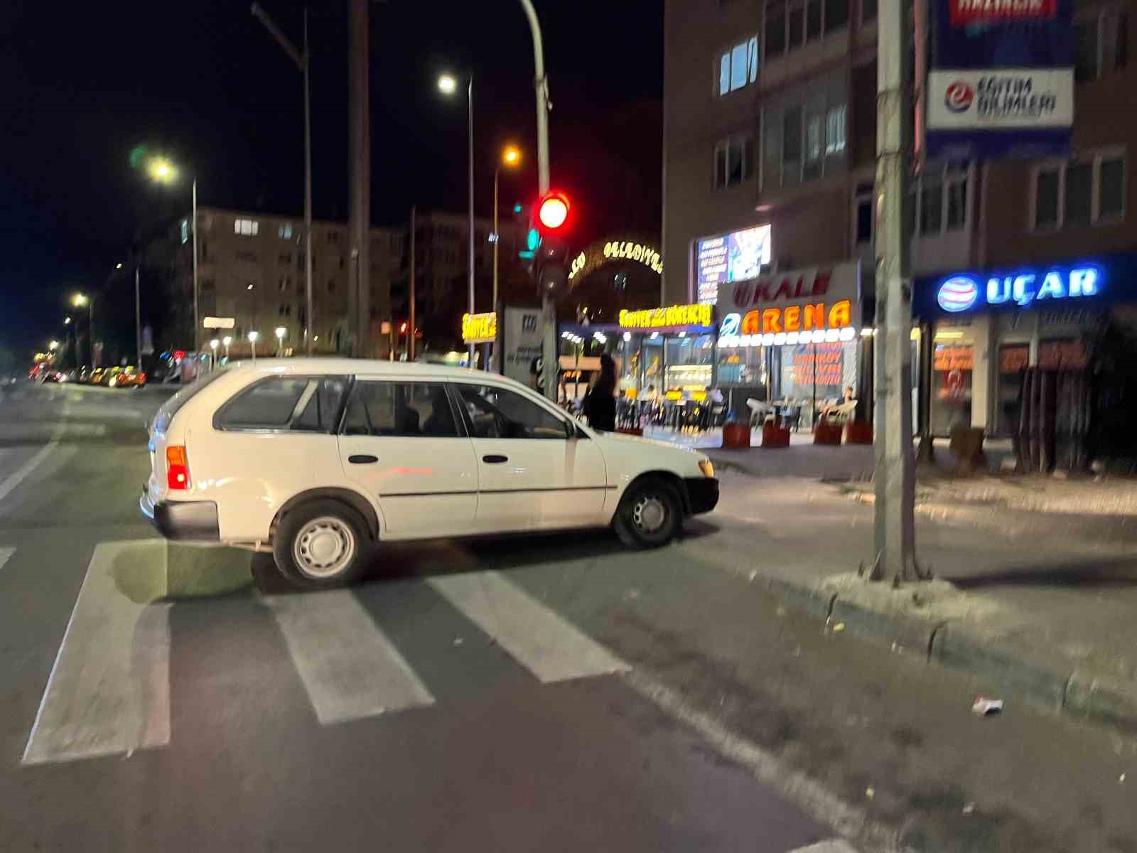 Tekirdağ&rsquo;da yaya ge&ccedil;idinden yolun karşısına ge&ccedil;en otomobile ceza gecikmedi
