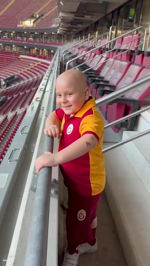 Kansere karşı verdiği m&uuml;cadeleyi yarım bırakarak evladının kanserle m&uuml;cadelesine ortak olan anne, yaptığıyla g&ouml;n&uuml;lleri fethetti
