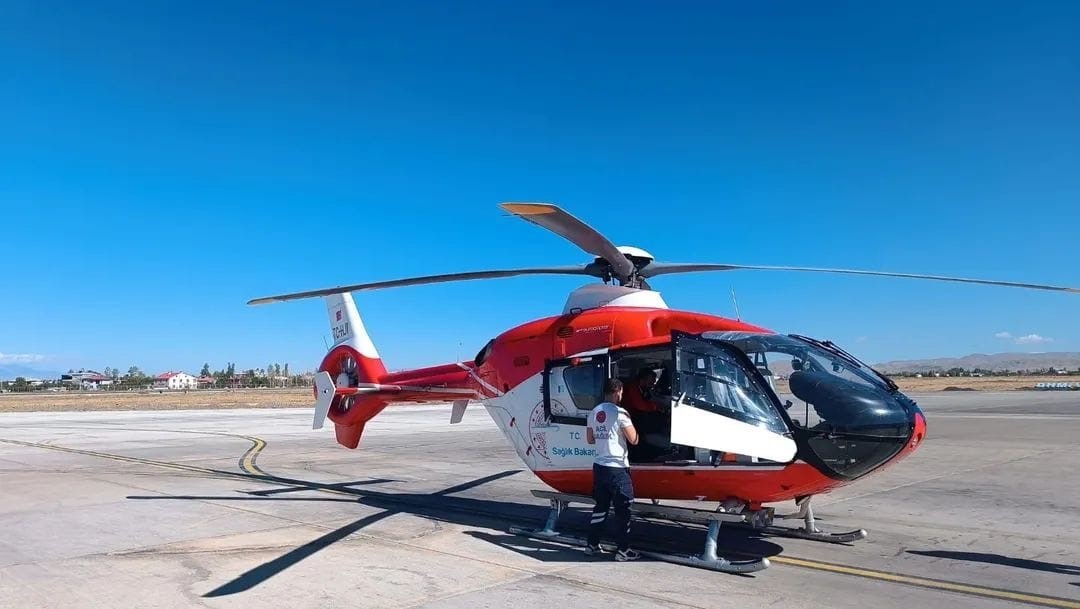 Van’da 34 günlük bebek uçak ambulansla İstanbul’a sevk edildi
