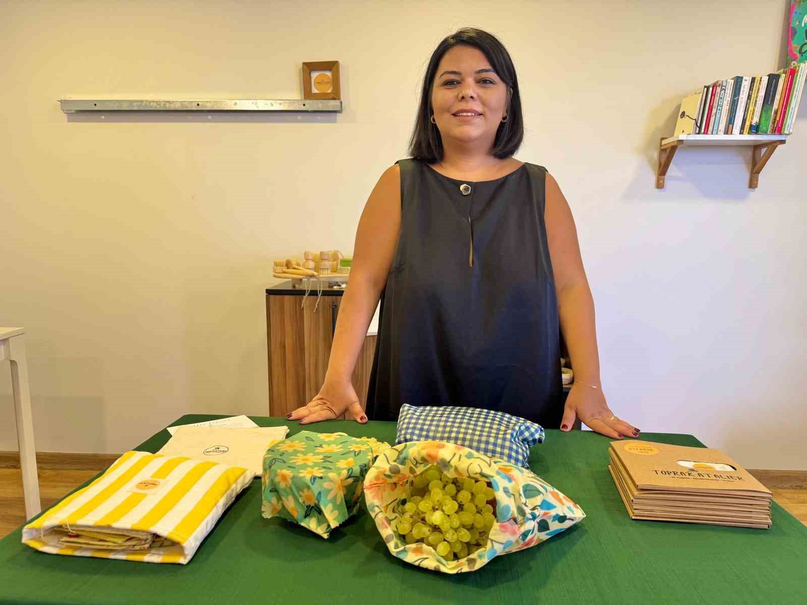 Oğlunun alerjisi, balmumundan gıda saklama bezleri üretmeye sevk etti