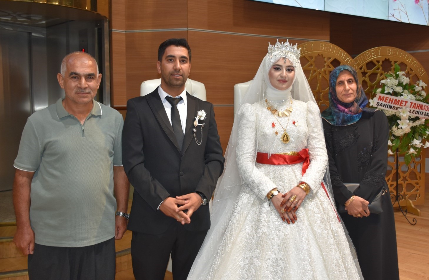 Depremzede çift "kötü gün dostu" personelin nikah şahidi oldu