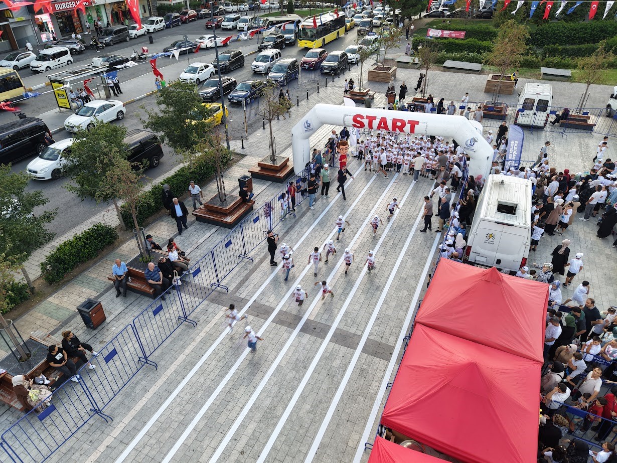 Bağcılar’da 3. Çocuk Şöleni ve Maratonu renkli görüntülere sahne oldu