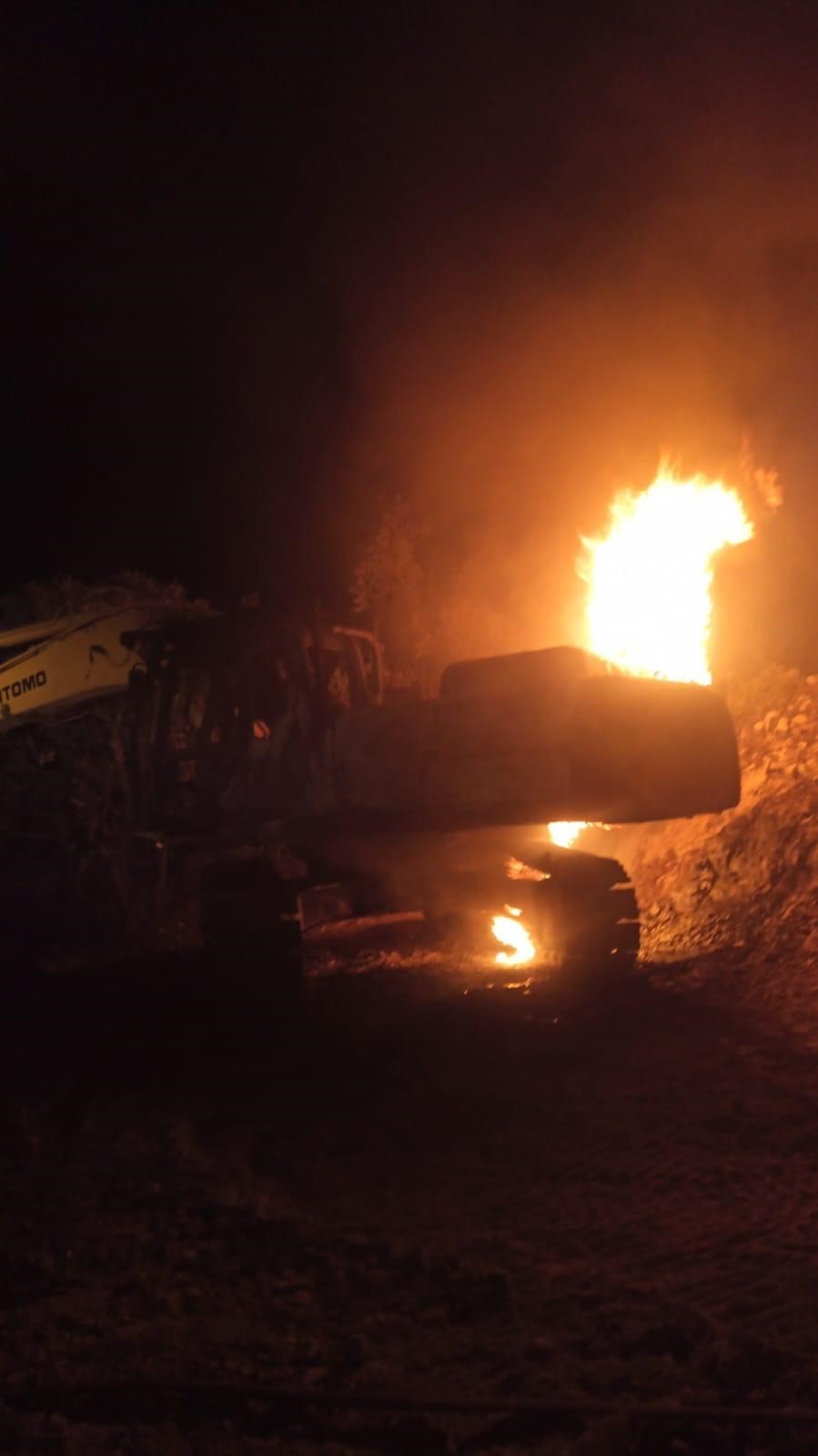 Belen’de iş makinesi yangını