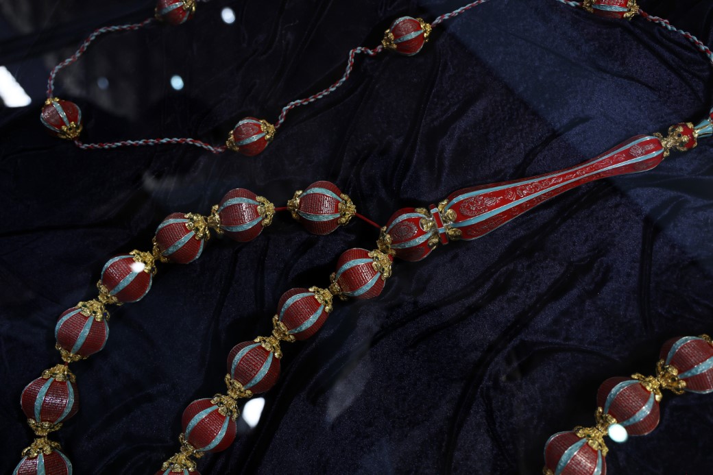 Değer biçilemiyor: Kur’an-ı Kerim’in 604 sayfası tespihe nakşedildi