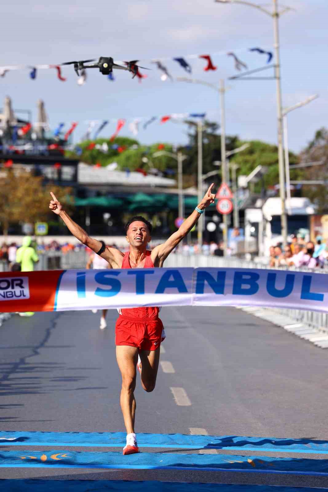 Binler İstanbul’u koştu