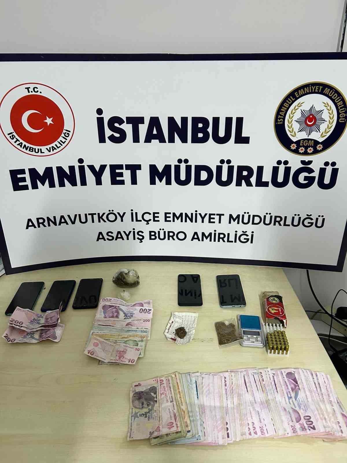 Arnavutk&ouml;y&rsquo;de uyuşturucu operasyonunda 4 kişi tutuklandı
