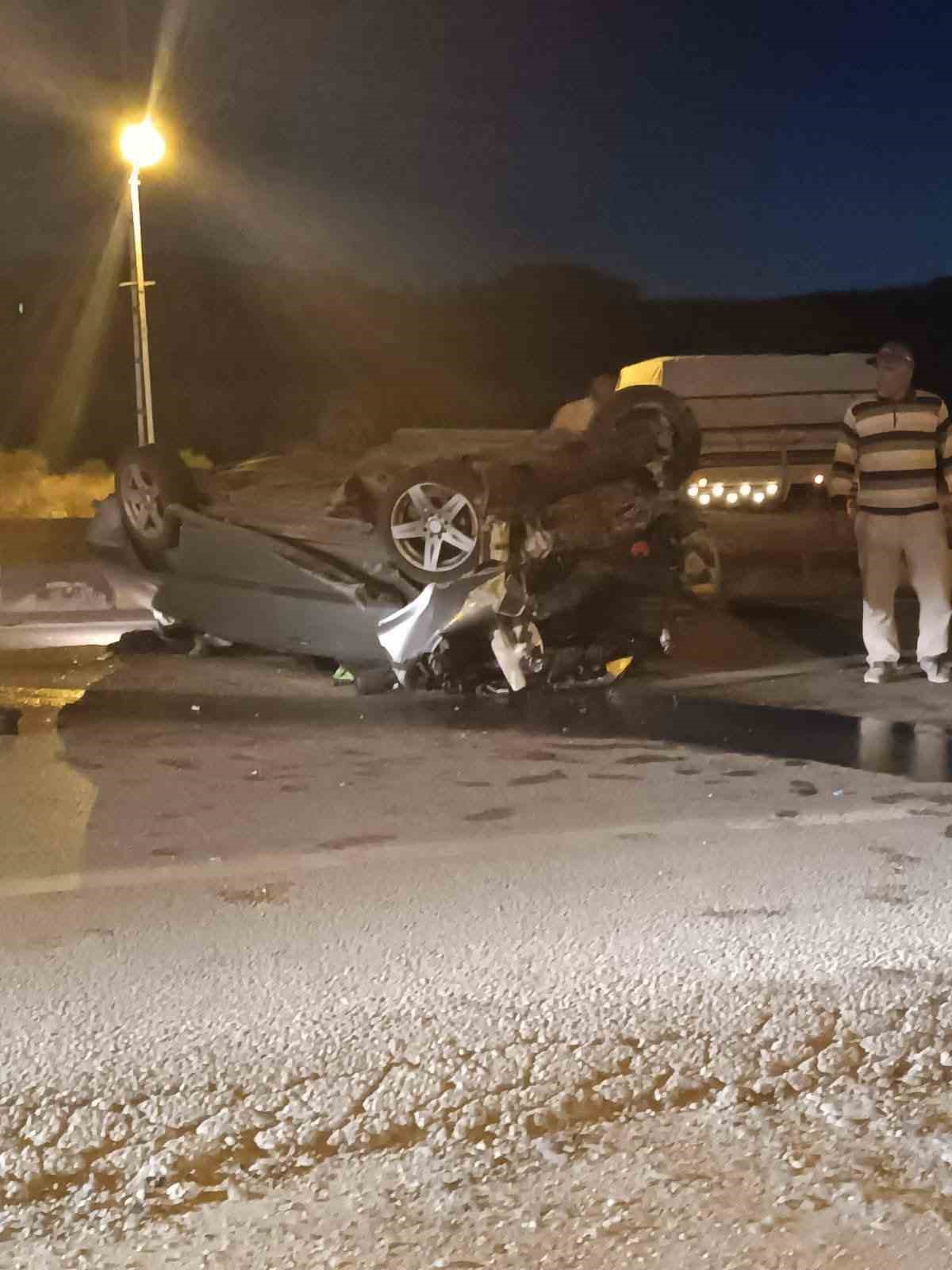 Ankara&rsquo;da 2 otomobil &ccedil;arpıştı: 5 yaralı
